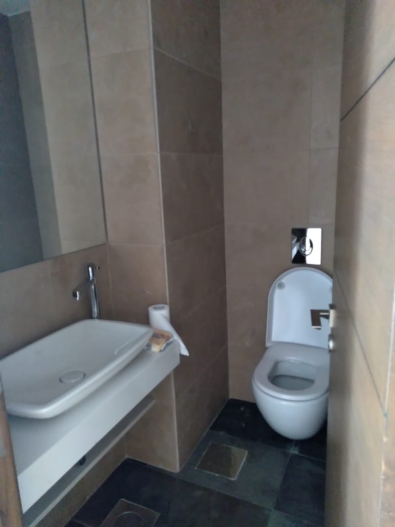 Appartement à V Rented external
