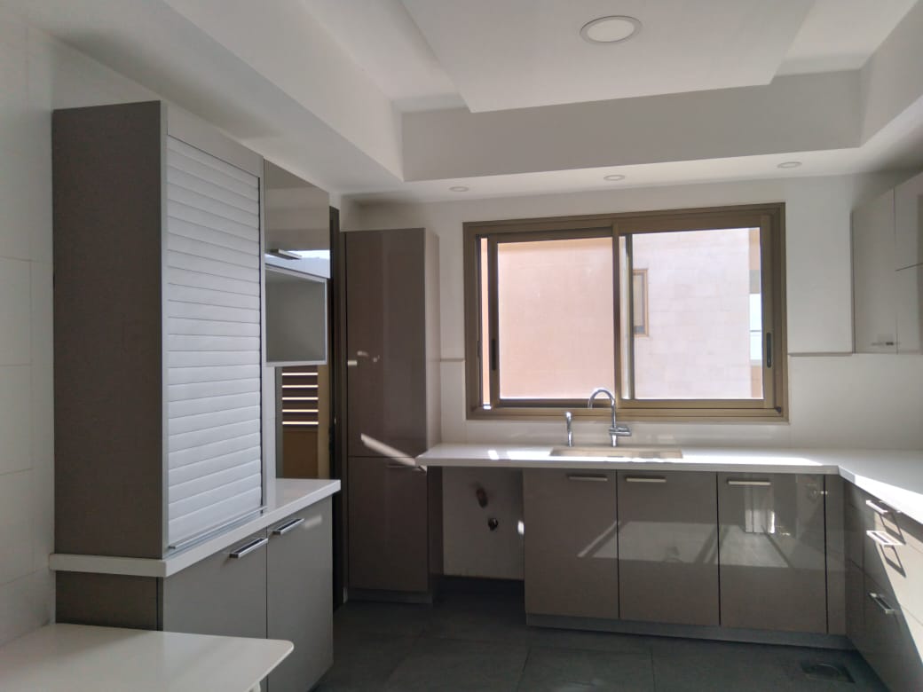 Appartement à V Rented external