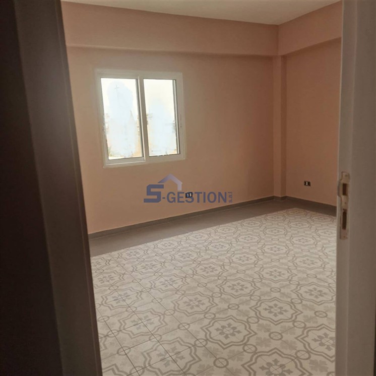 Appartement à V Rented external