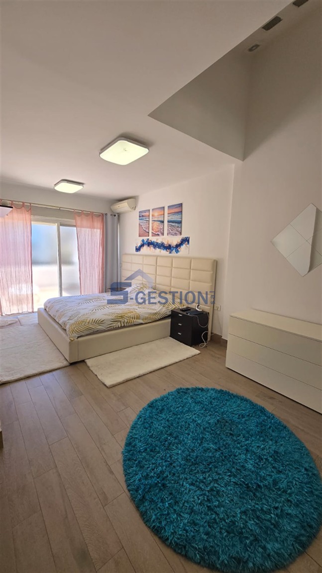 Appartement à V Rented external