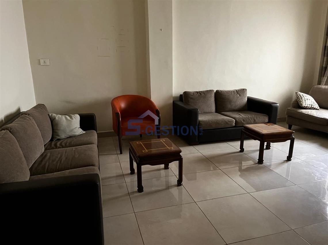 Appartement à V Rented external