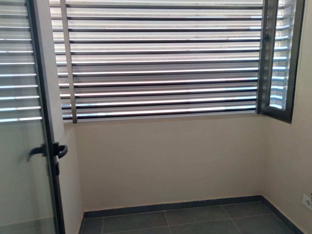 Appartement à V Rented external