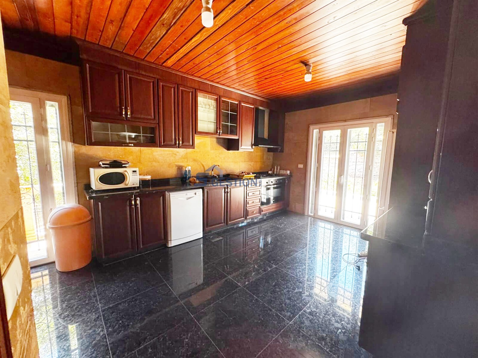 Villa   Individual House For Shor...
