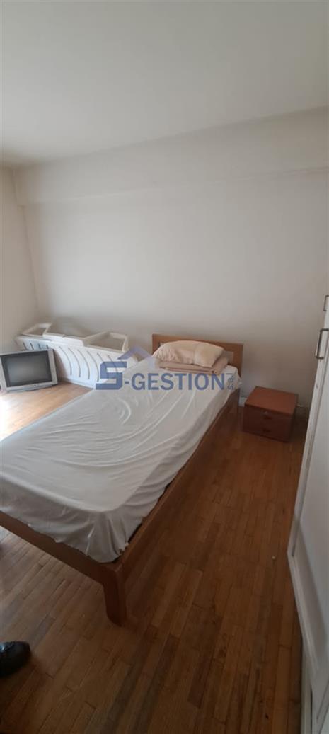 Appartement à V Rented external
