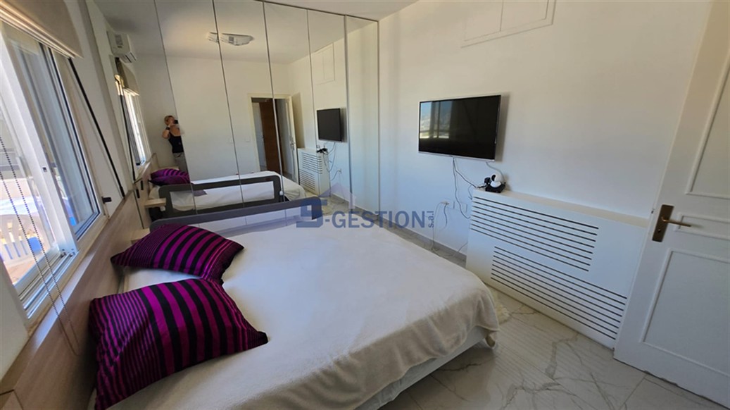 Appartement à V Rented external