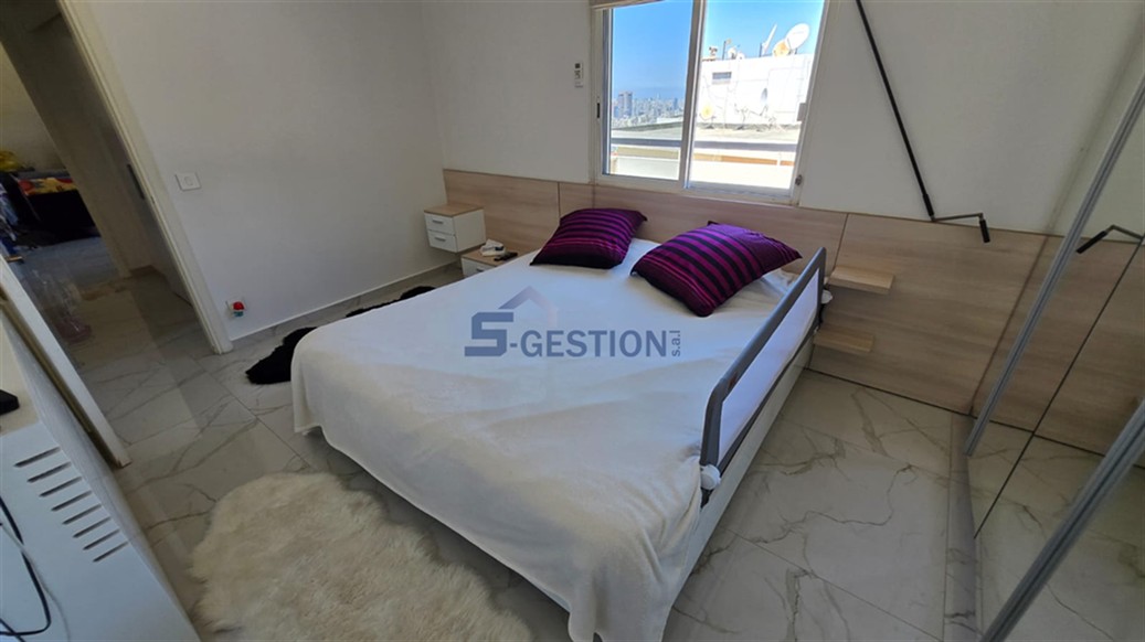 Appartement à V Rented external