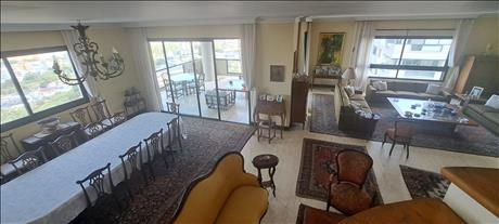 Appartement à V Rented external